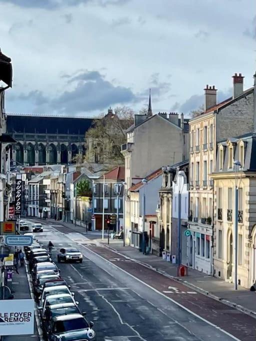 Studio A 800M De La Cathedrale Reims Luaran gambar